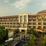 Royal Empire Hotel