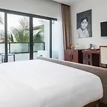 Shintana Saya La Maison