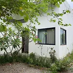 Light-Filled 2 Bedroom Home With Private Suite