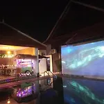 Sojourner House - Whole Villa