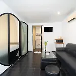 Family & Group-Friendly Retreat By Tunnel