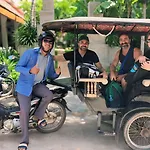 Angkor Adventure - Walk & Ride With Daniel English Speaking