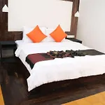 Antique Palm Hotel