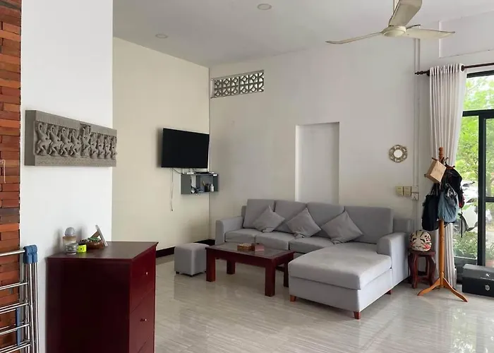 Light-Filled 2 Bedroom Home With Private Suite