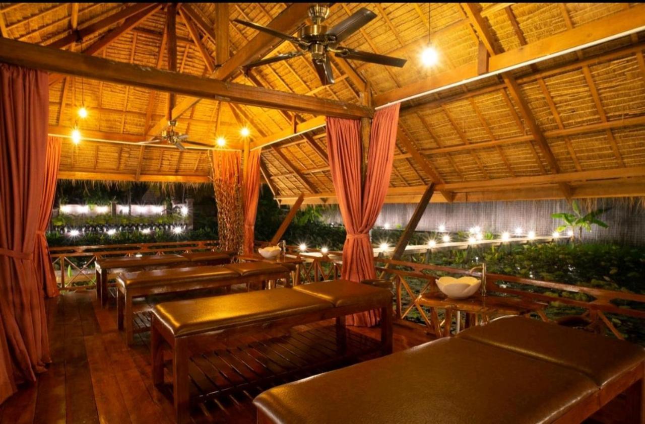 Floating Khmer Village 5* Siem Reap