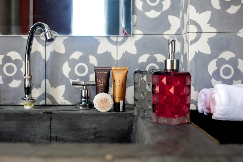 Pura Vida Boutique & 4*