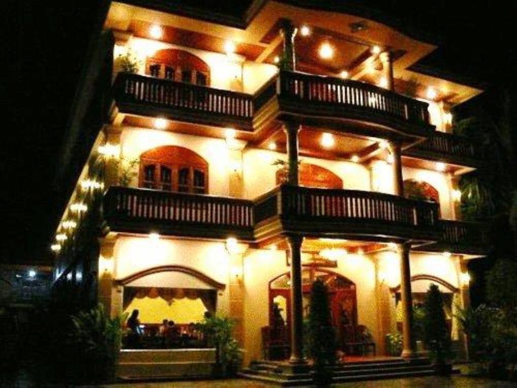 Forest King Hotel 3*