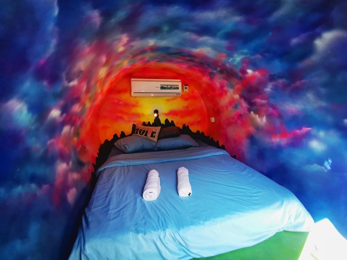 Revolution Hostel *