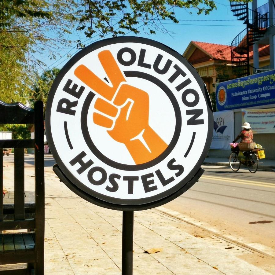Revolution Hostel *