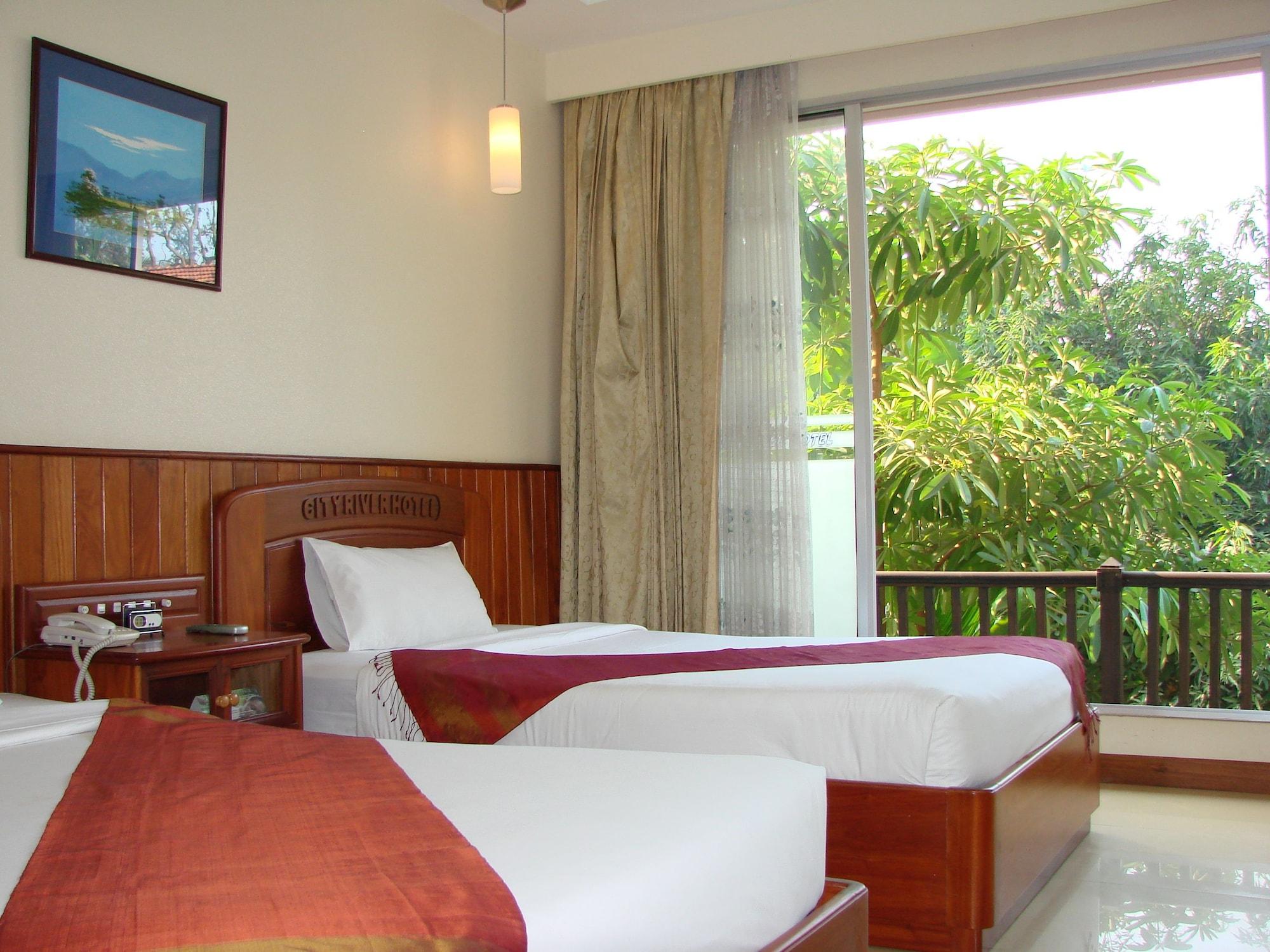 River Hotel 4*