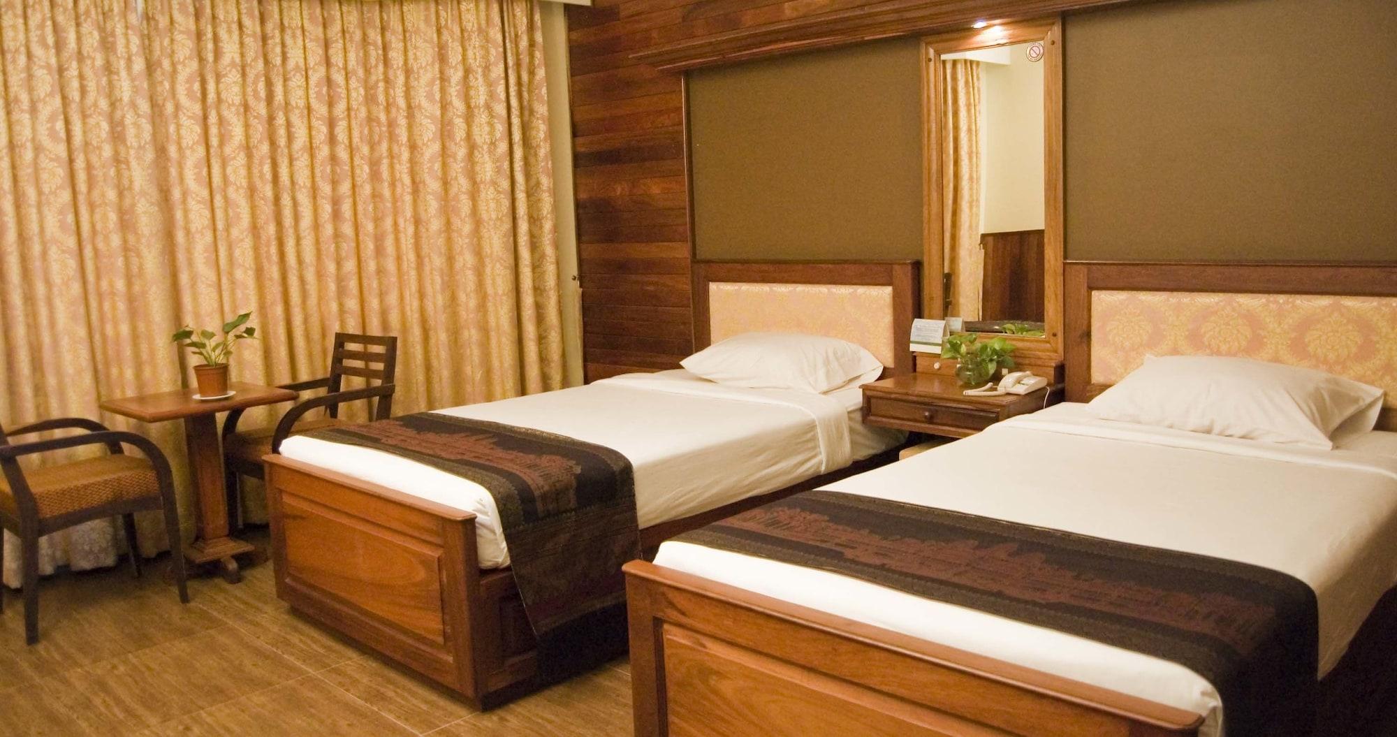 River Hotel 4*