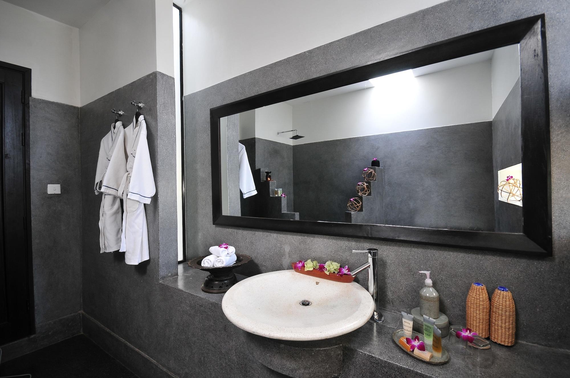 Sojourn Boutique 4*