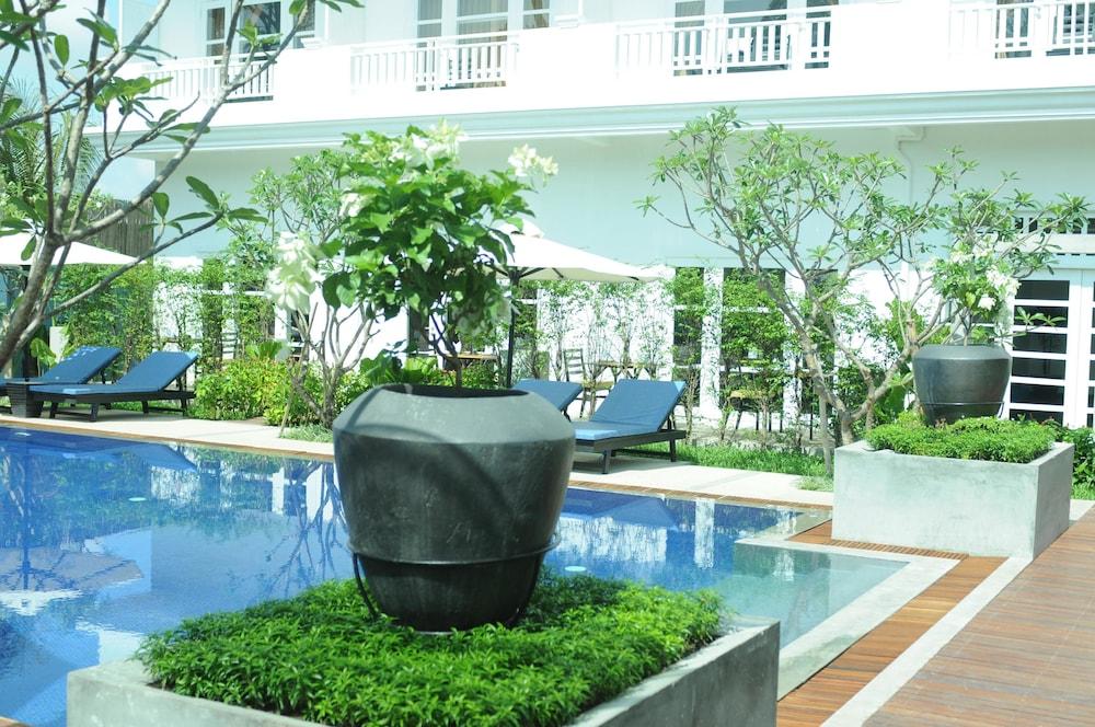 The Frangipani Ii Hotel
