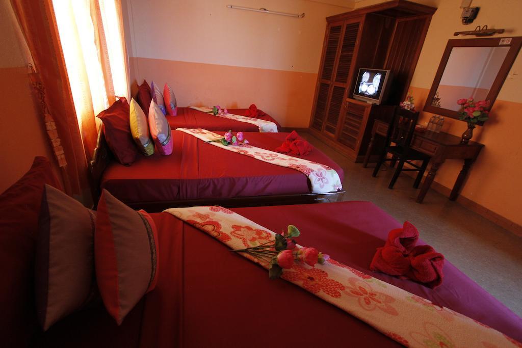 Hostel Adan World *