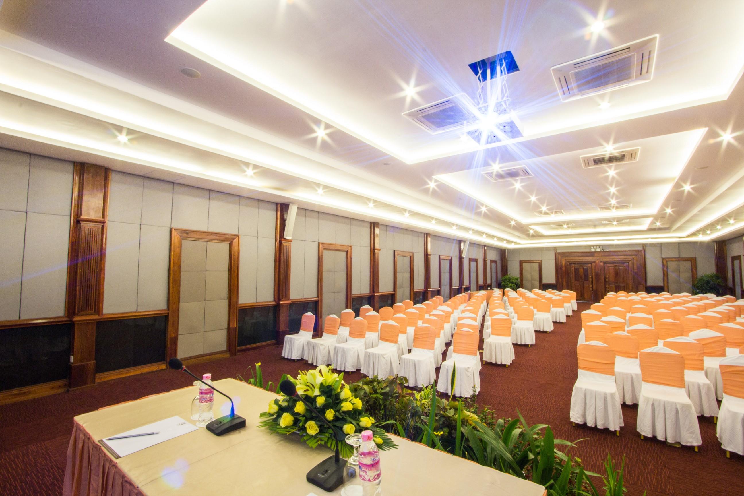Royal Empire Hotel 4*