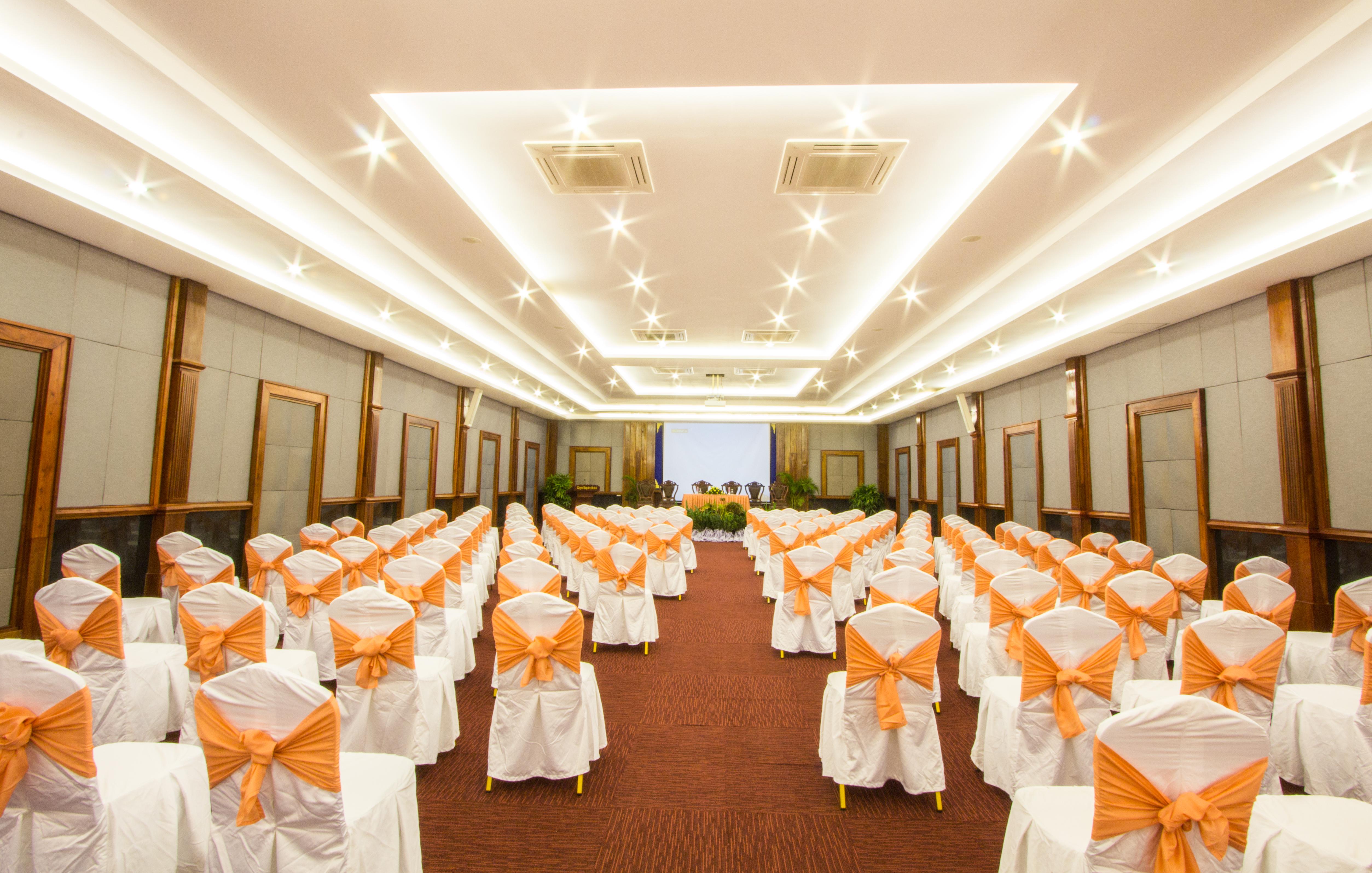 Royal Empire 4*