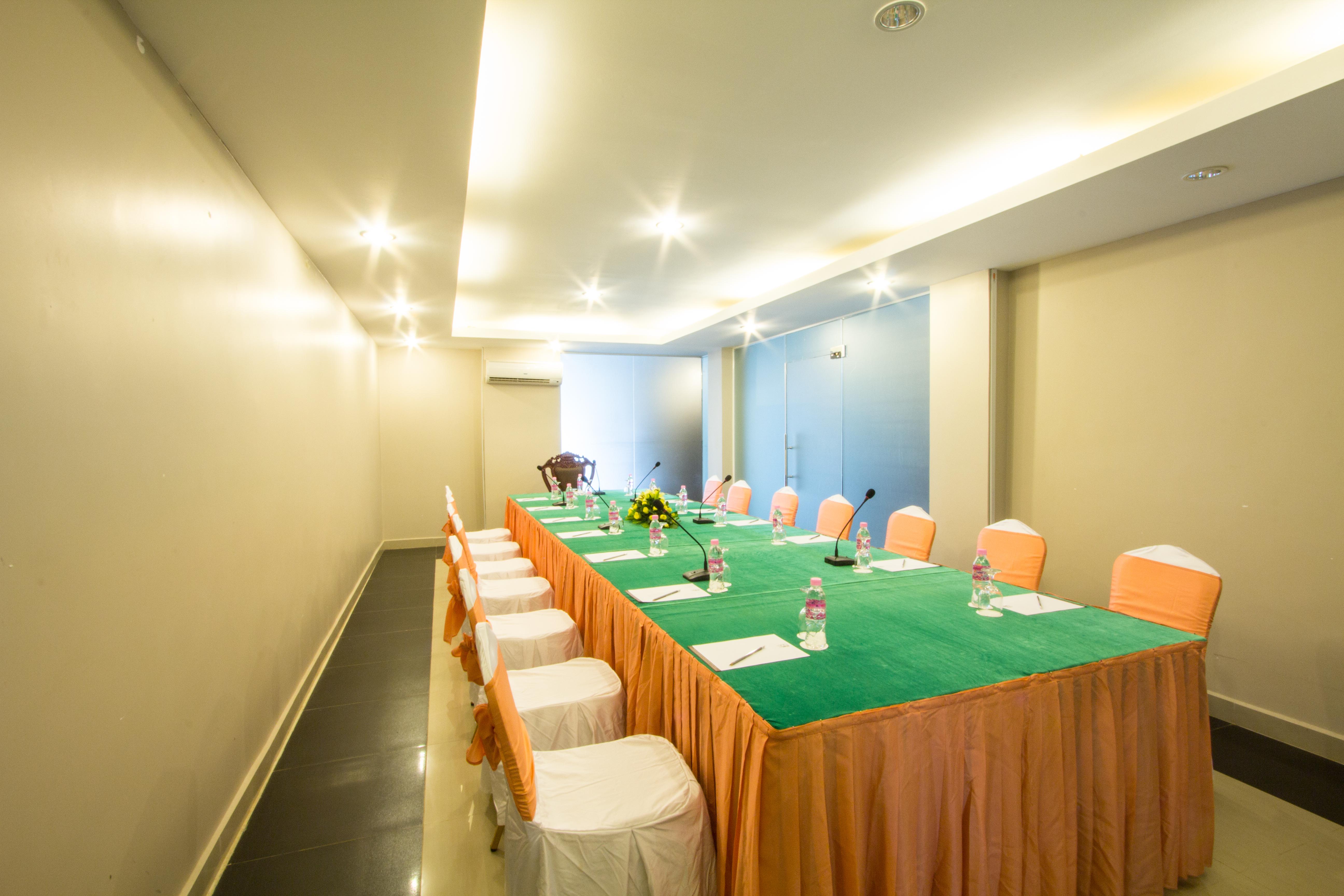 Royal Empire Hotel 4*