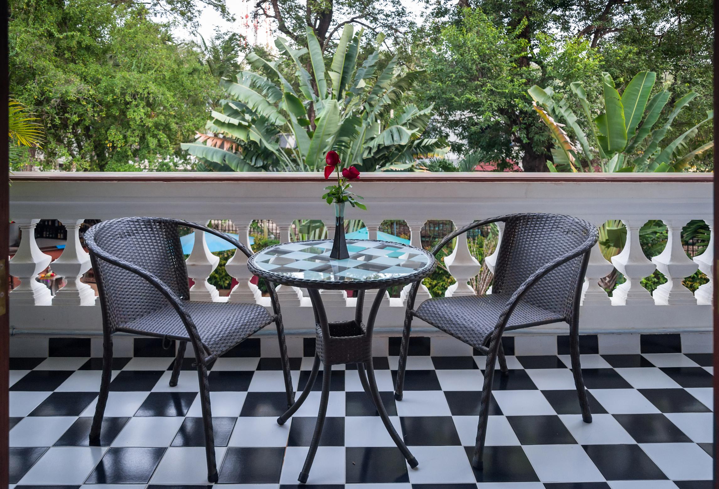 Chateau D'angkor La Hotel