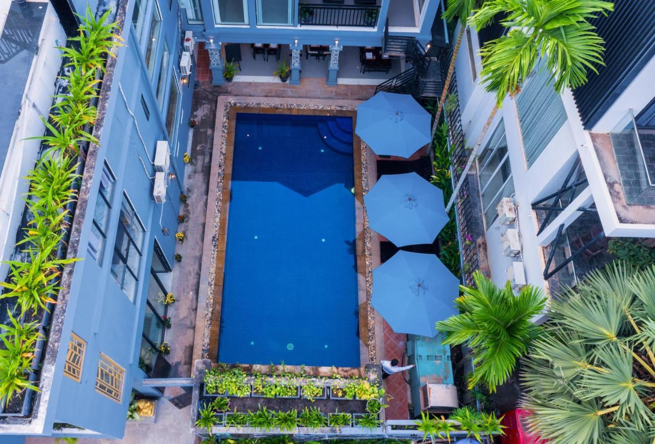 The Rabbit Hole & Siem Reap