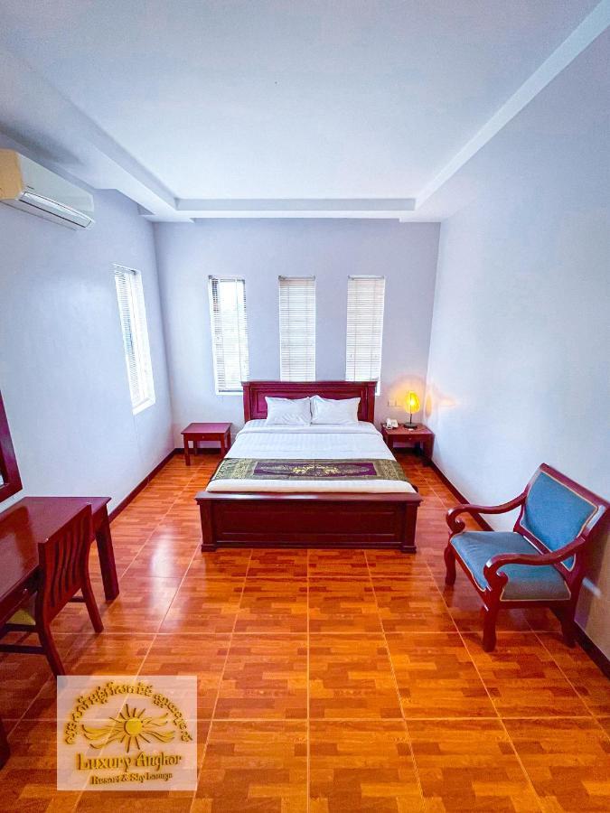 Luxury Angkor & Sky Lounge Hotel