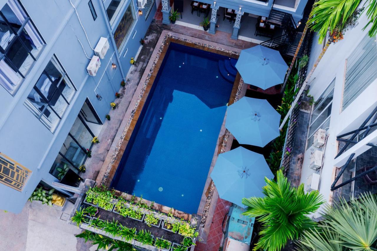 The Rabbit Hole & Siem Reap