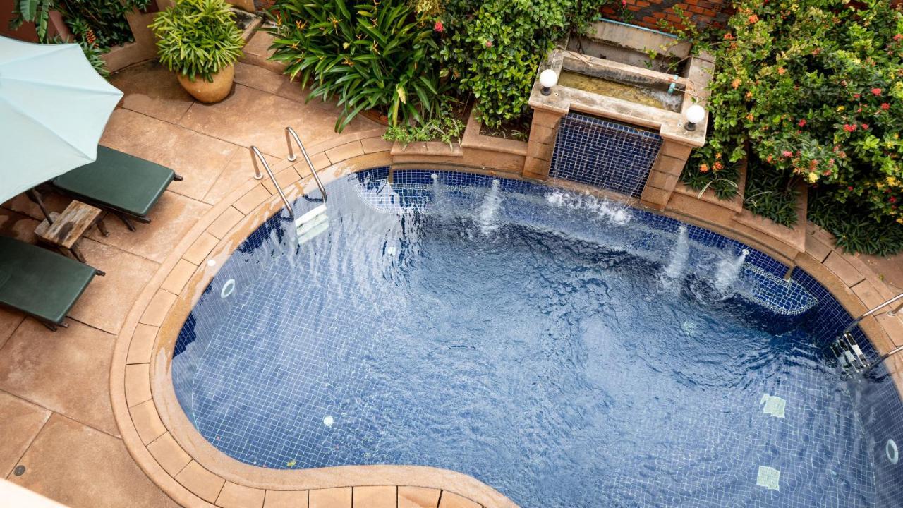 Hotel Den Totonou 3*