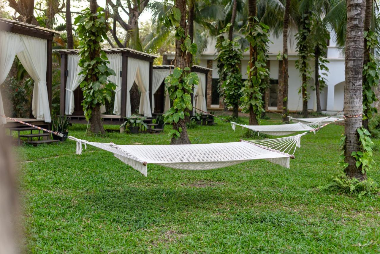 Lotus Blanc Resort 5*
