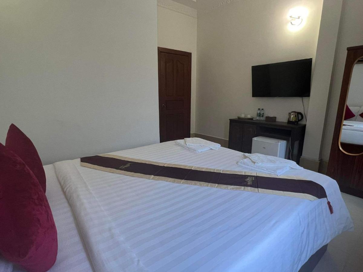 Red Palace Guest house *