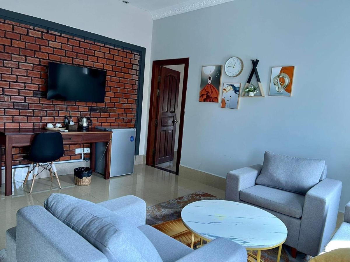 Red Palace Guest house *