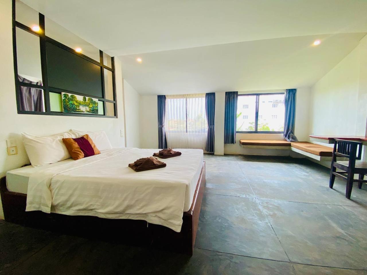 Hotel Lok Taneuy 3*