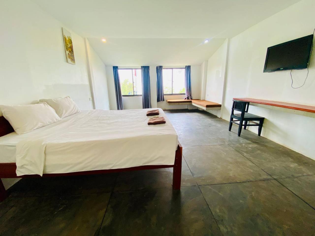 Lok Taneuy 3*