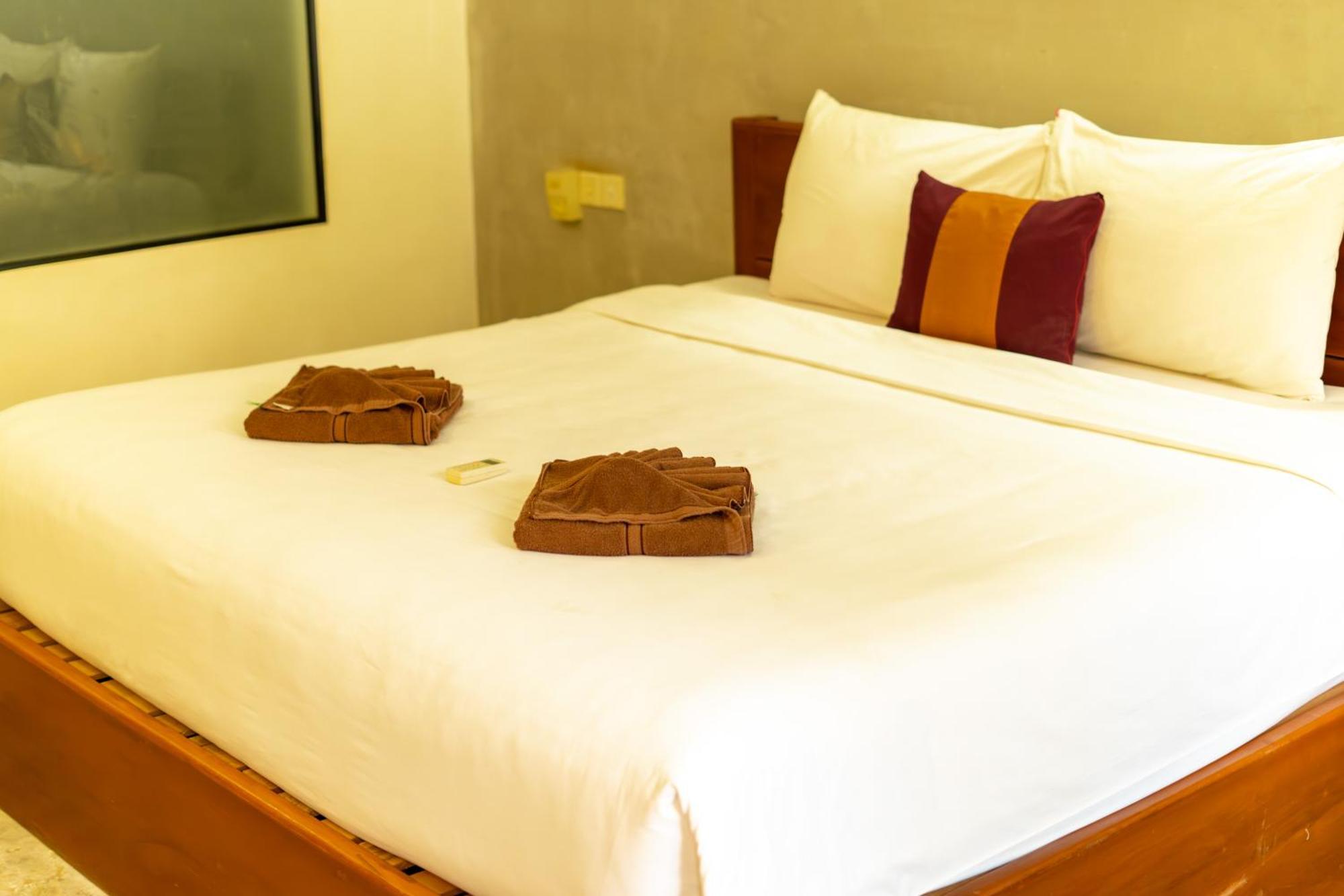 Hotel Lok Taneuy 3*