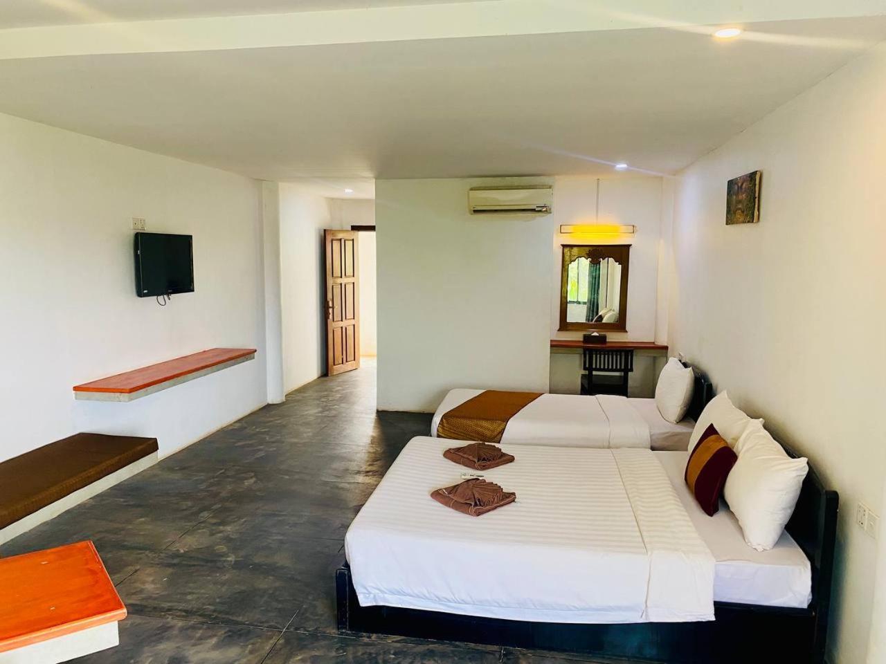 Hotel Lok Taneuy 3*