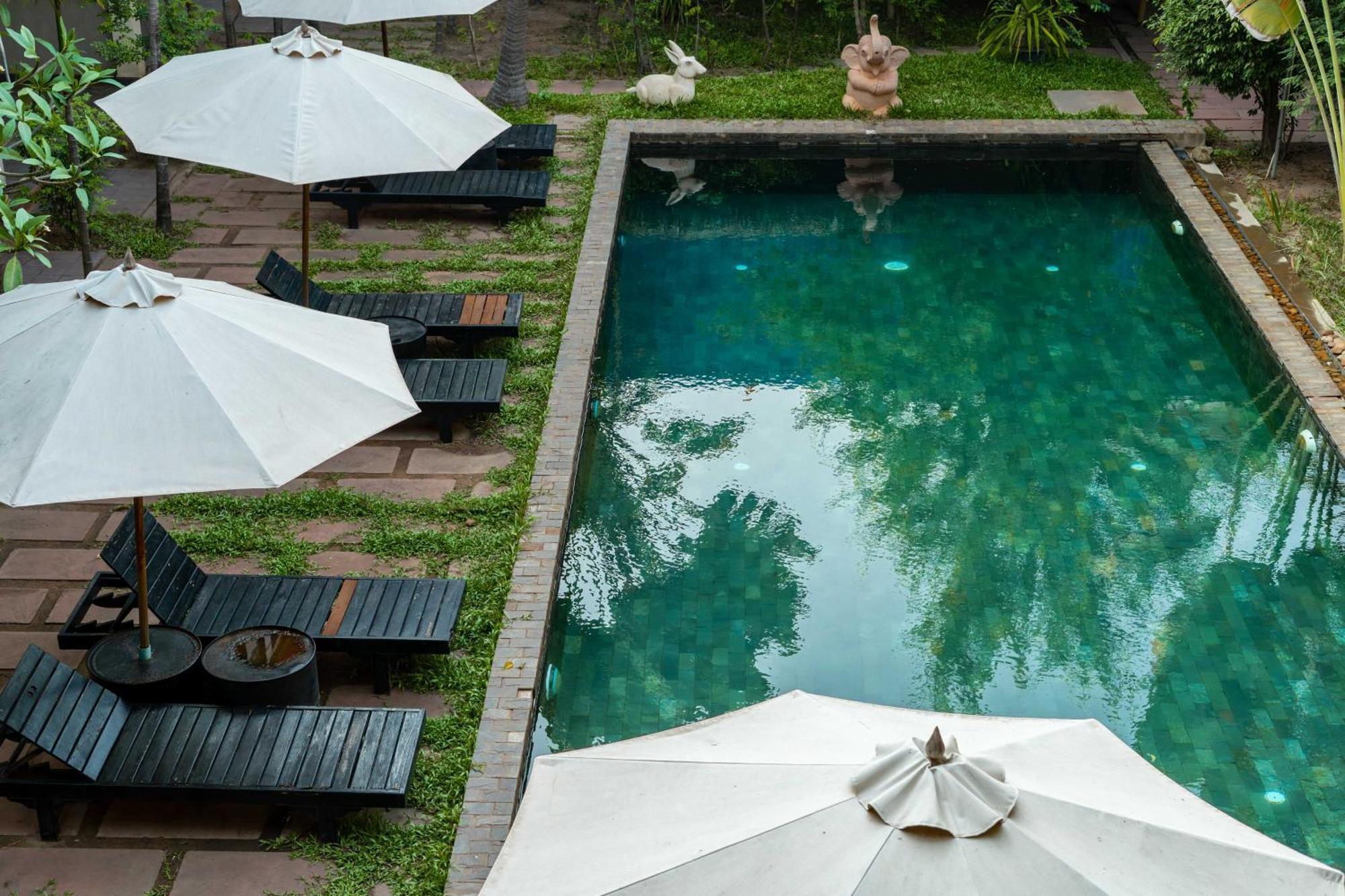 Hotel Lok Taneuy 3*