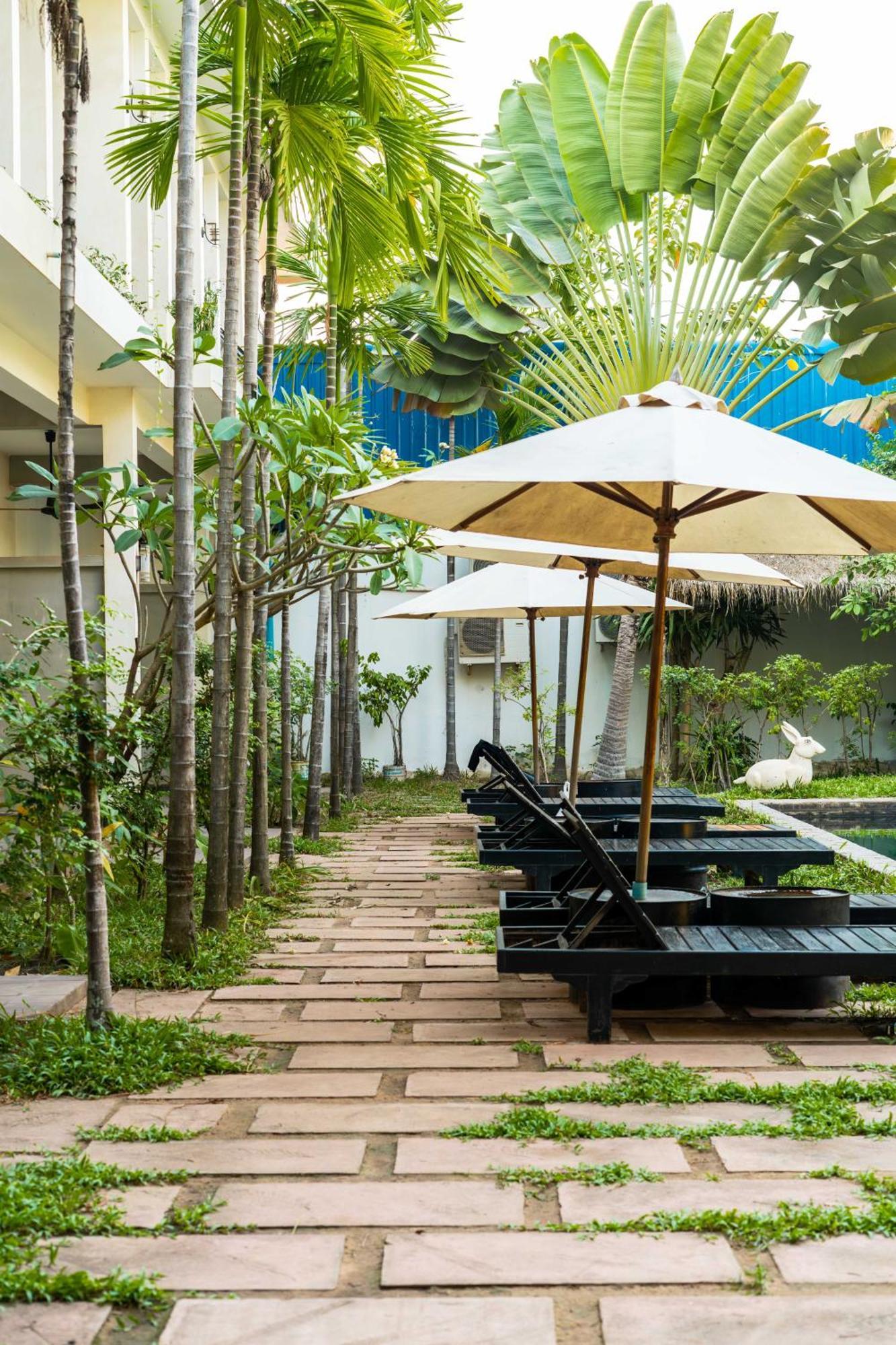 Hotel Lok Taneuy 3*