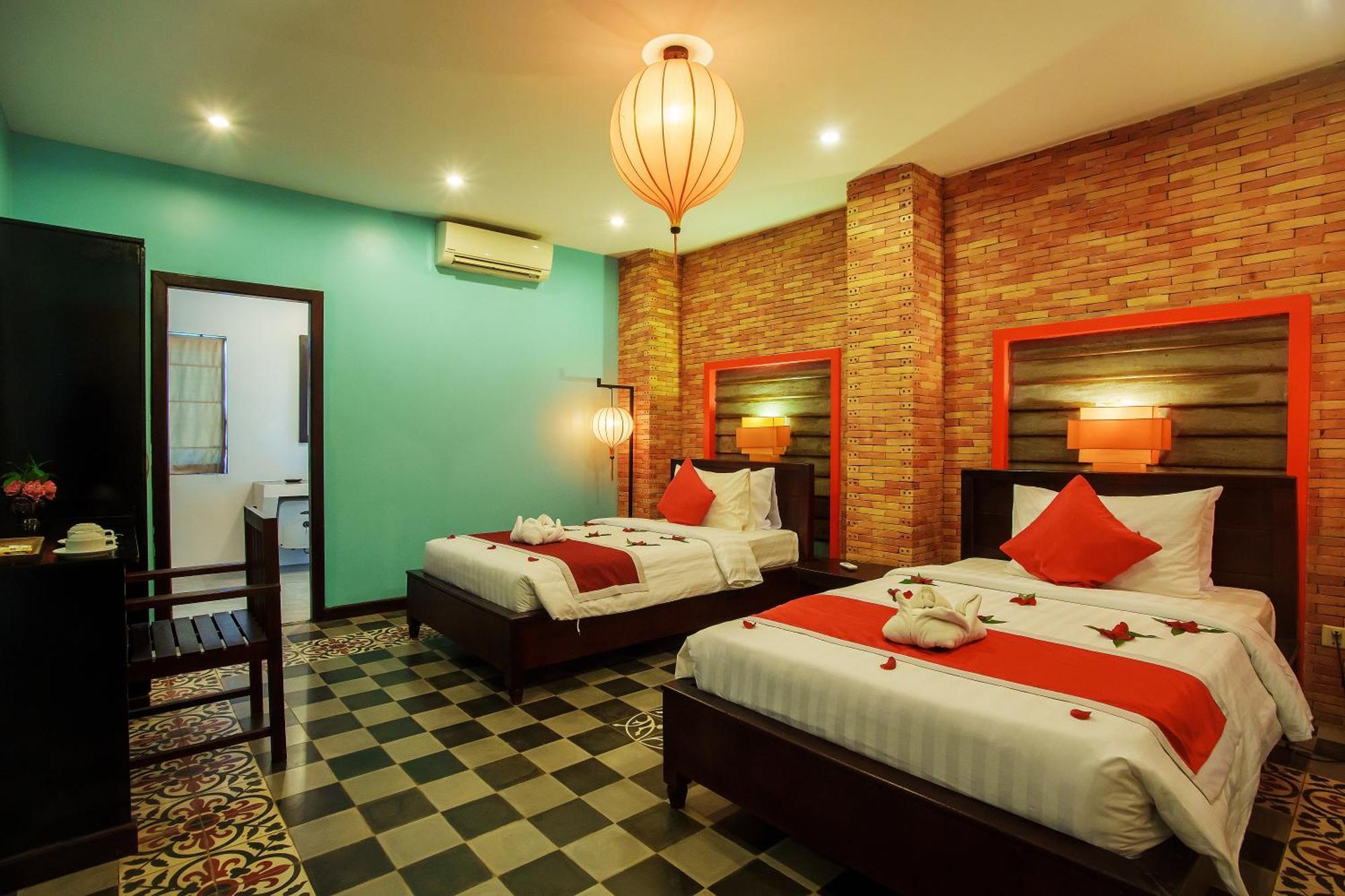 1960 Hotel 4*