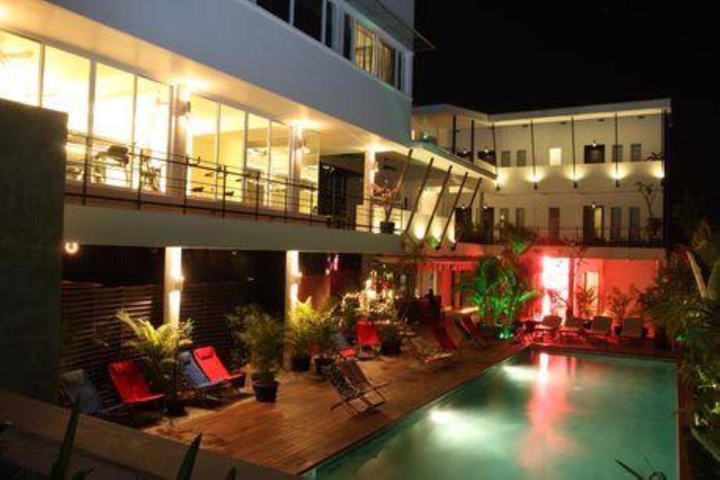 Hotel Men's &