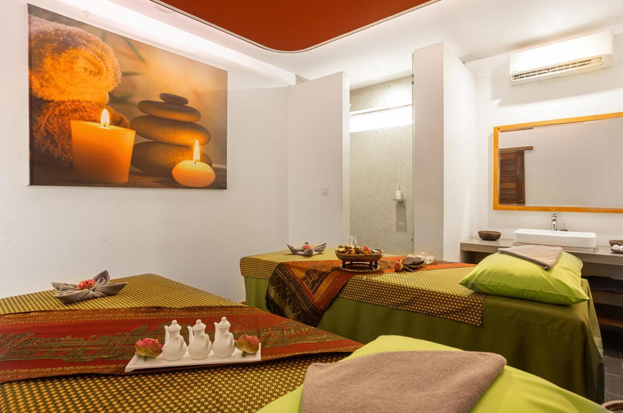 Grand Yard La Hotel