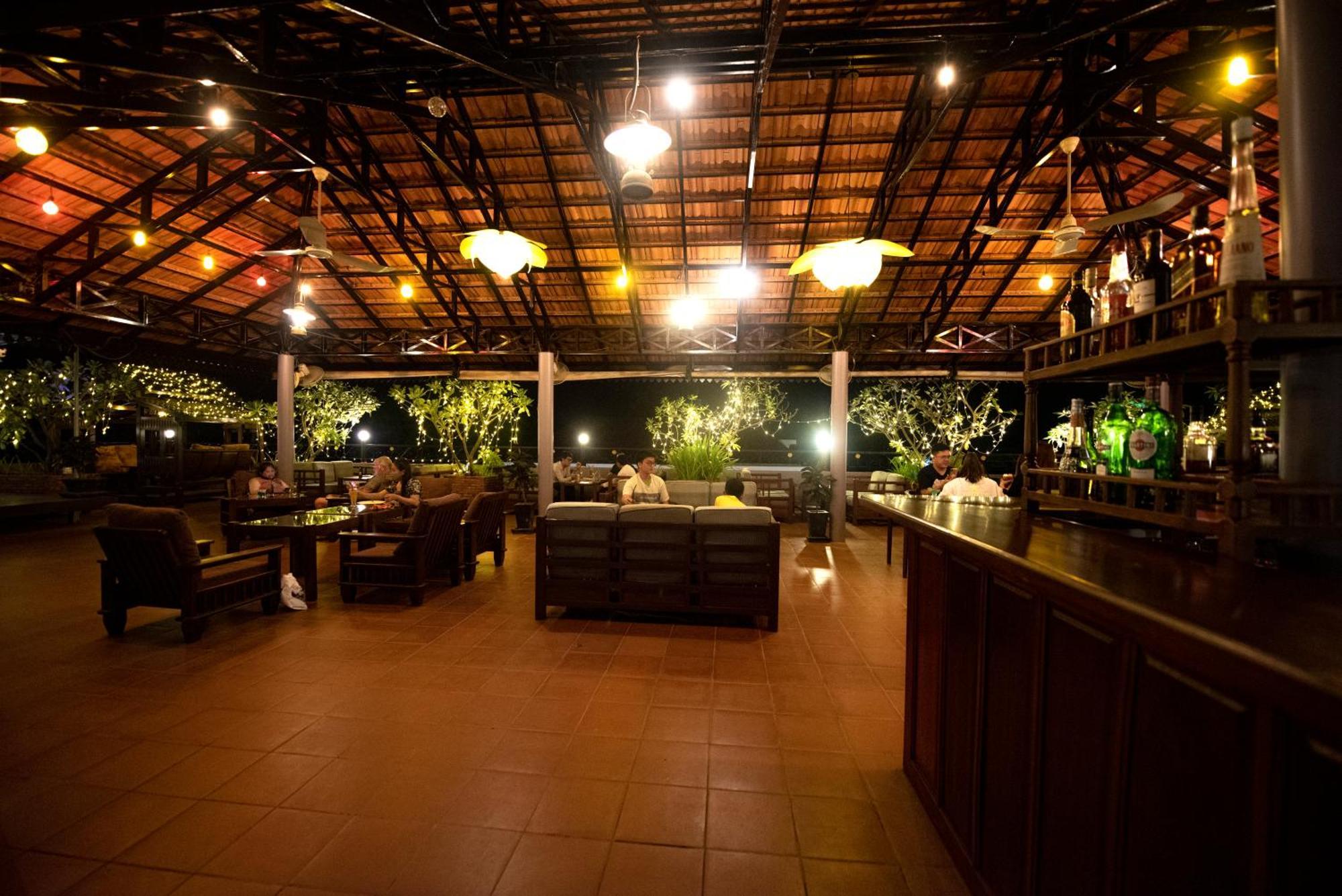 Hotel Royal Crown &