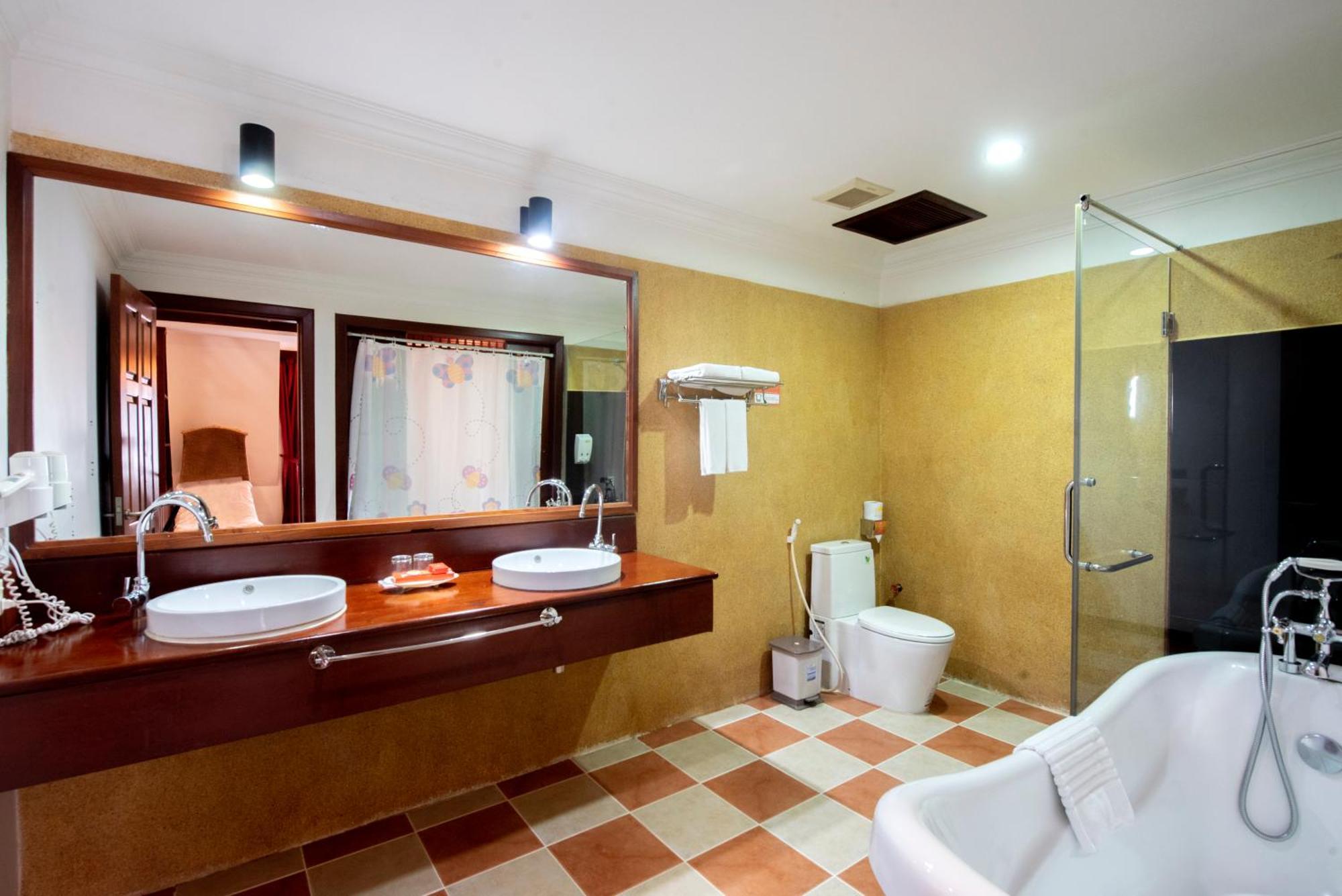 Royal Crown & Siem Reap