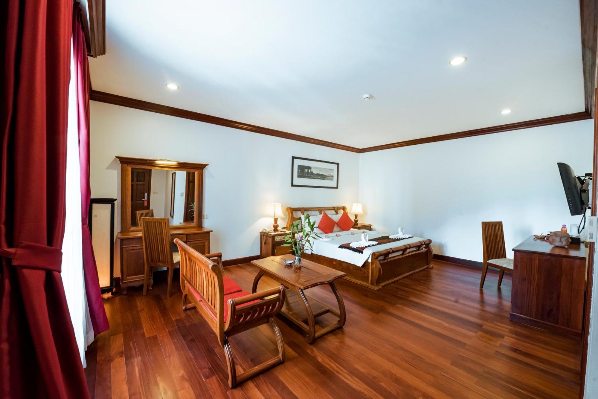 Royal Crown & Hotel Siem Reap