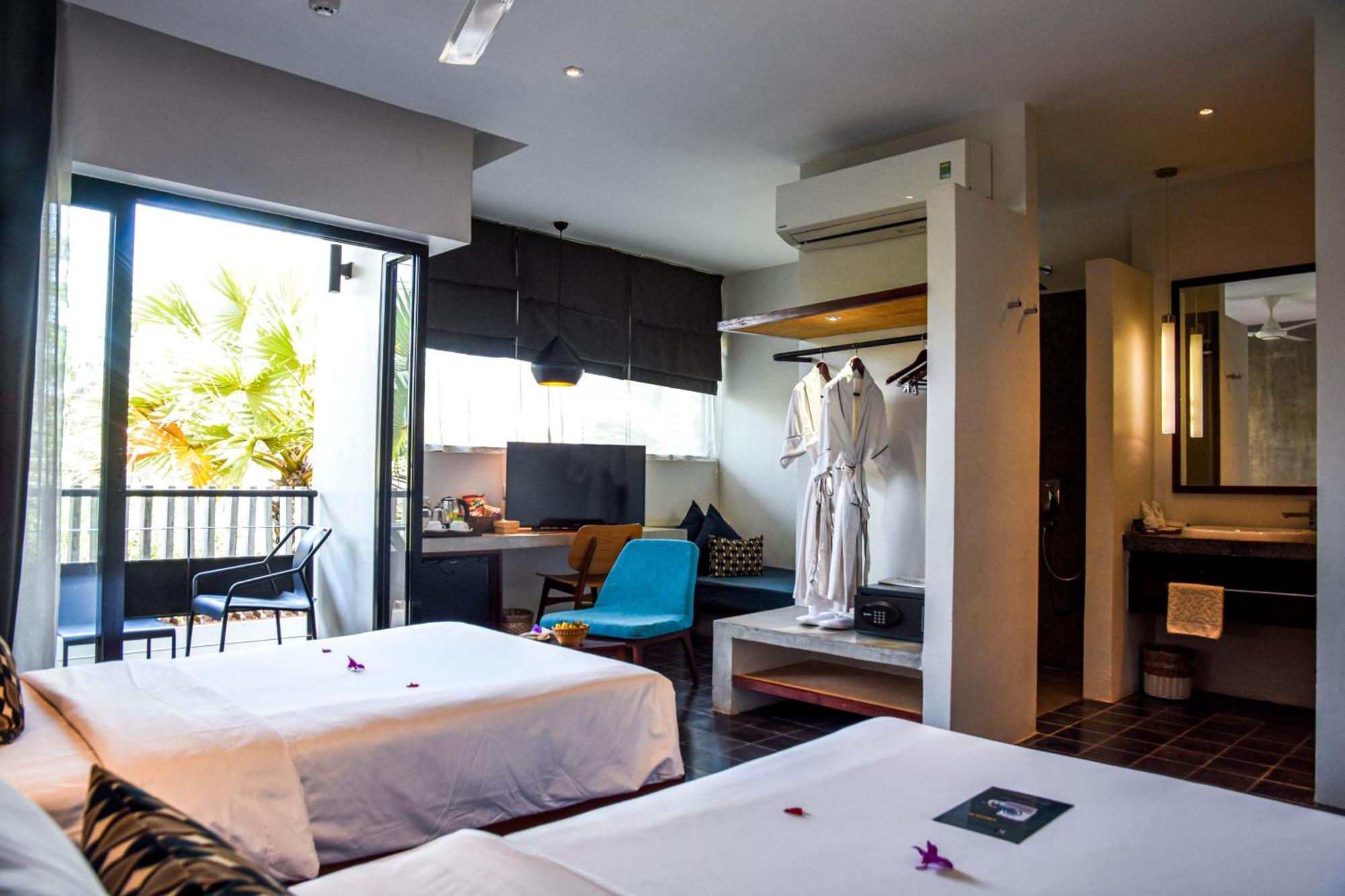 Hillocks & Siem Reap