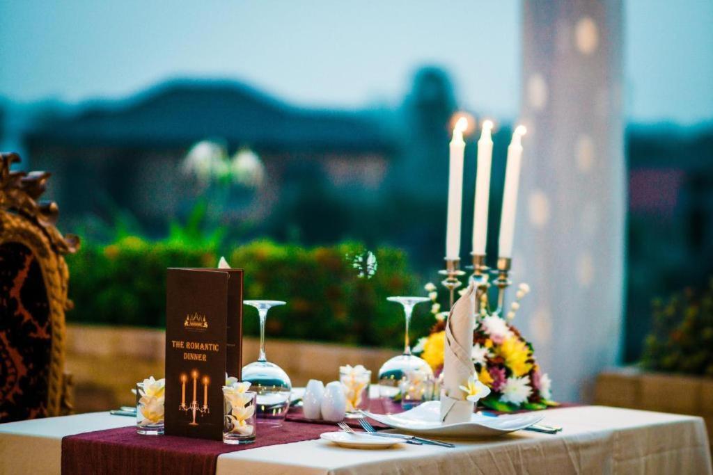 Hotel Model Temple