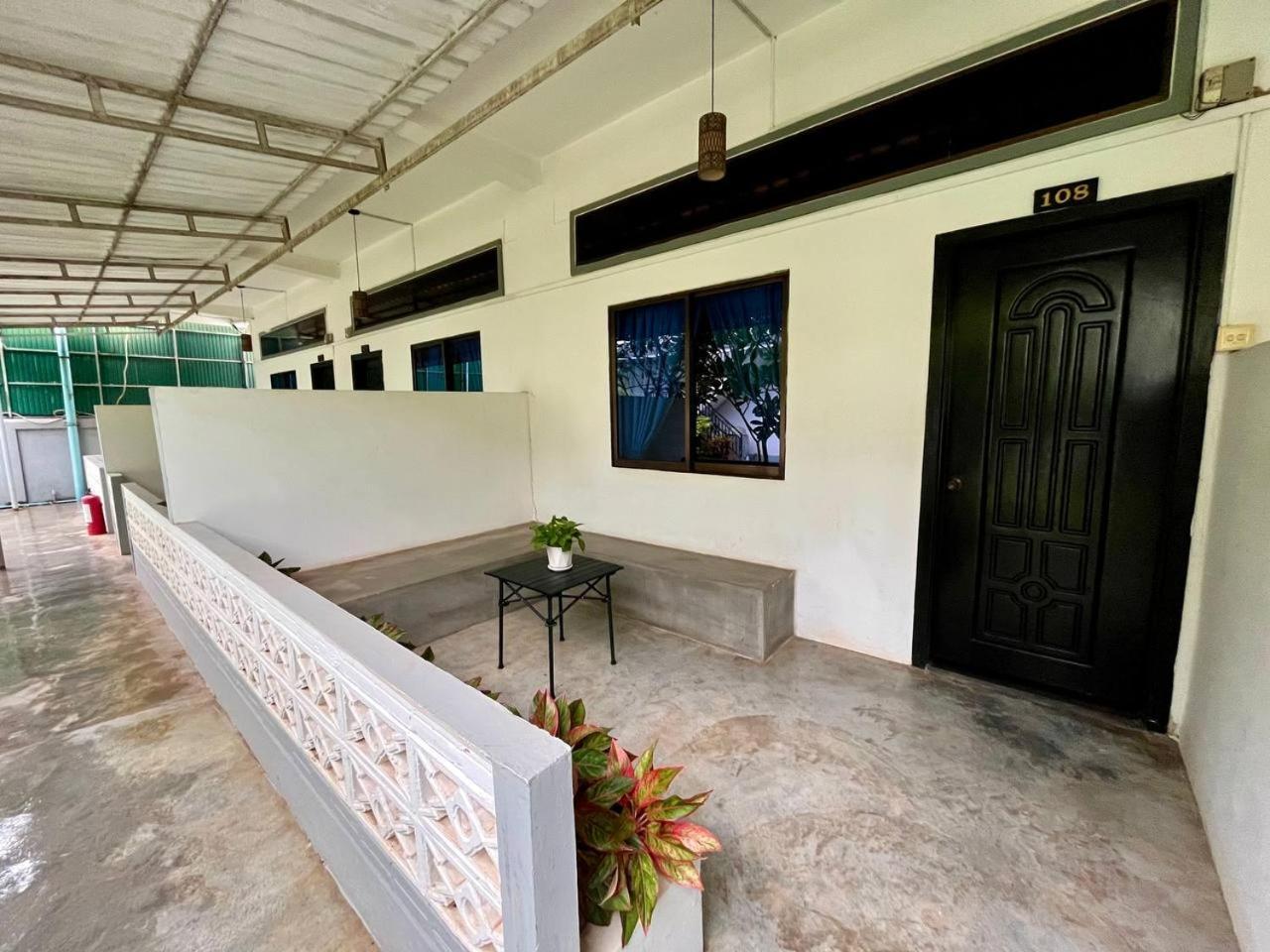 Khách sạn Home Inn *