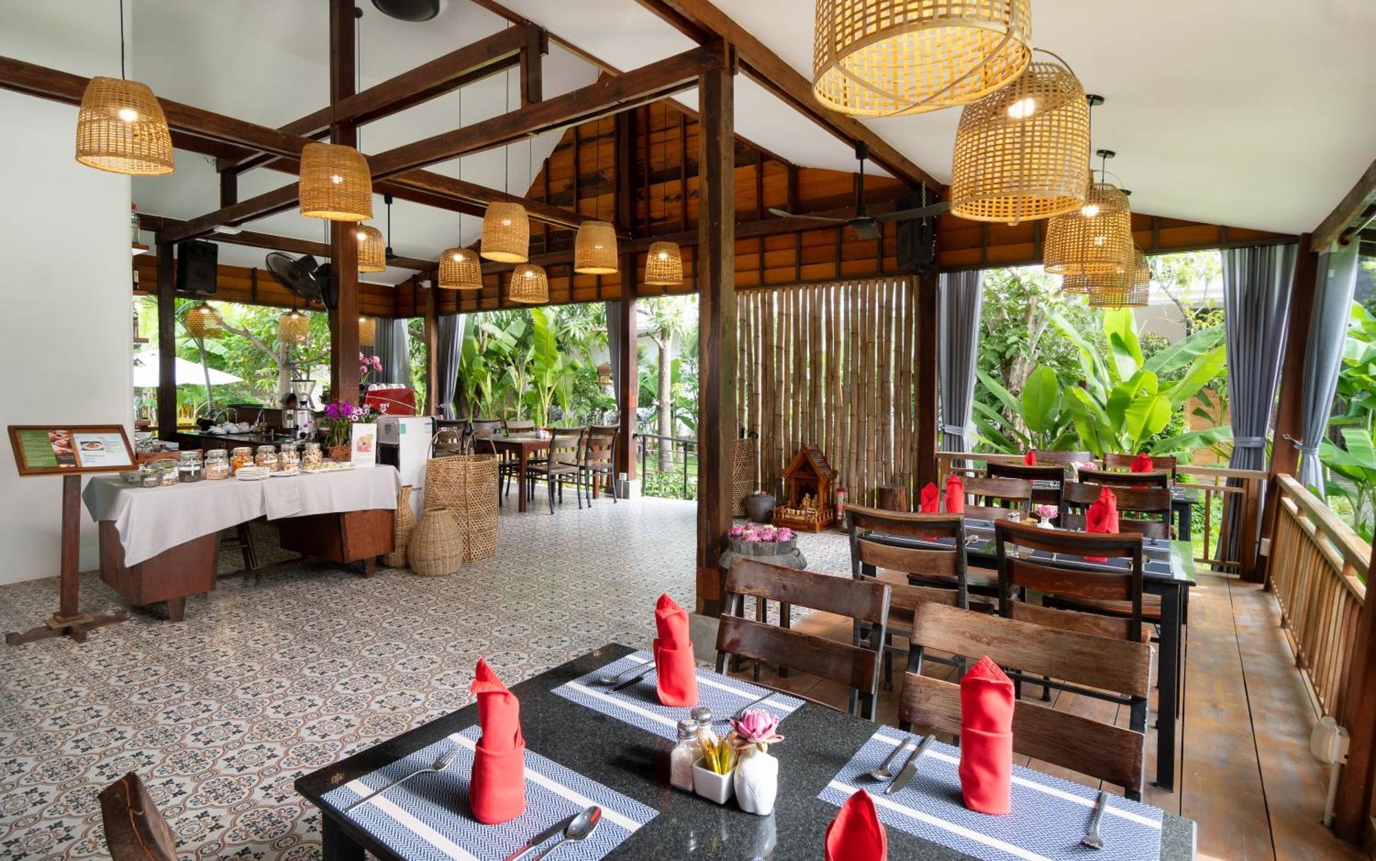The Jungle Khách sạn 4*
