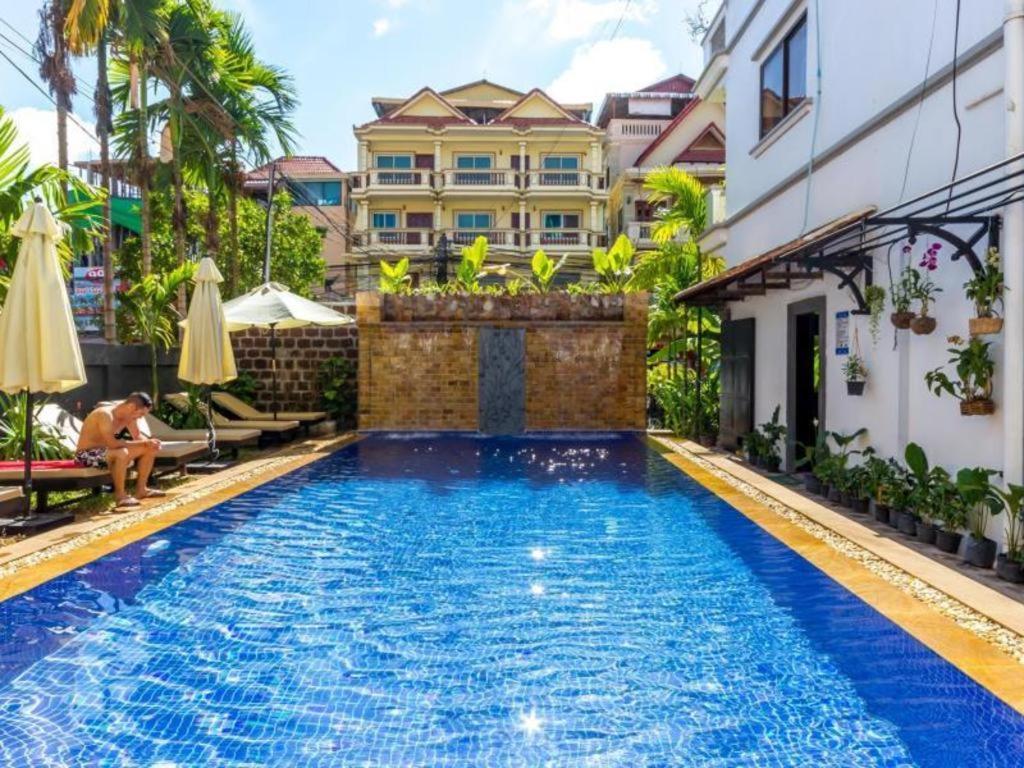 Popular Boutique Hotel 3*