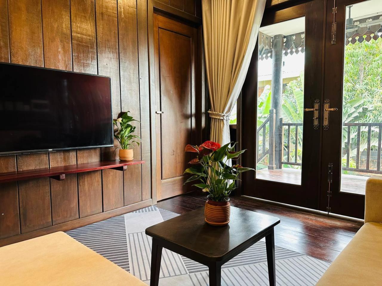Roya Khmer House Homestay