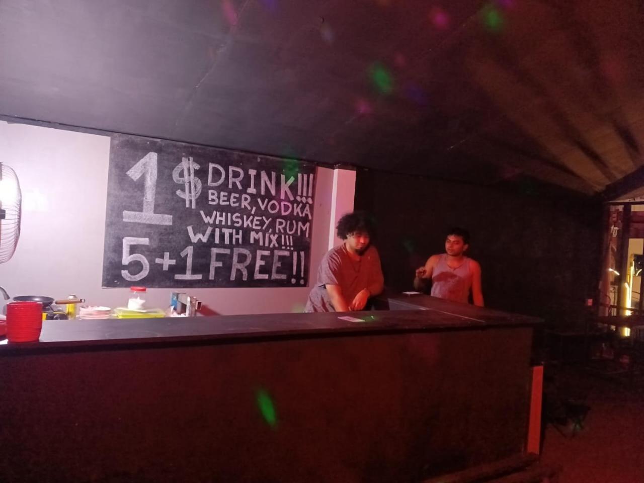 Rumah tetamu Full Moon Sky Bar Party Backpackers In Pub Street El Rincon Espanol Siem Reap