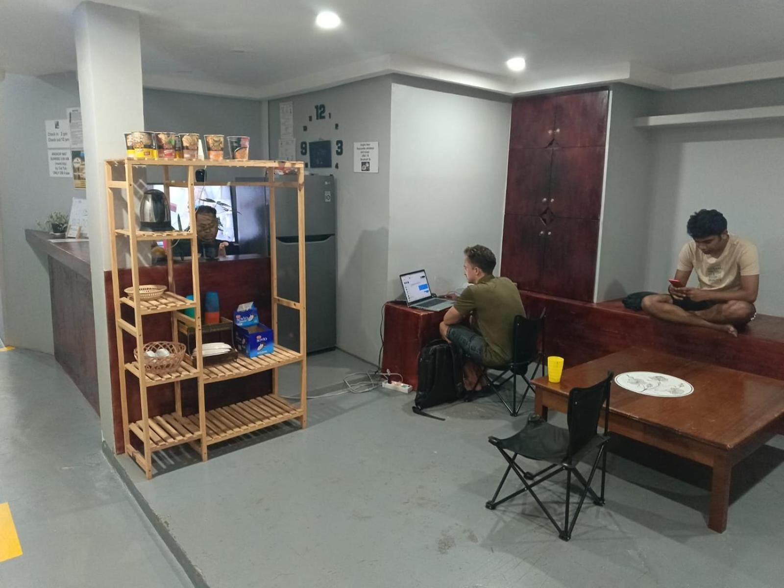 Full Moon Sky Bar Party Backpackers In Pub Street El Rincon Espanol Rumah tetamu Siem Reap