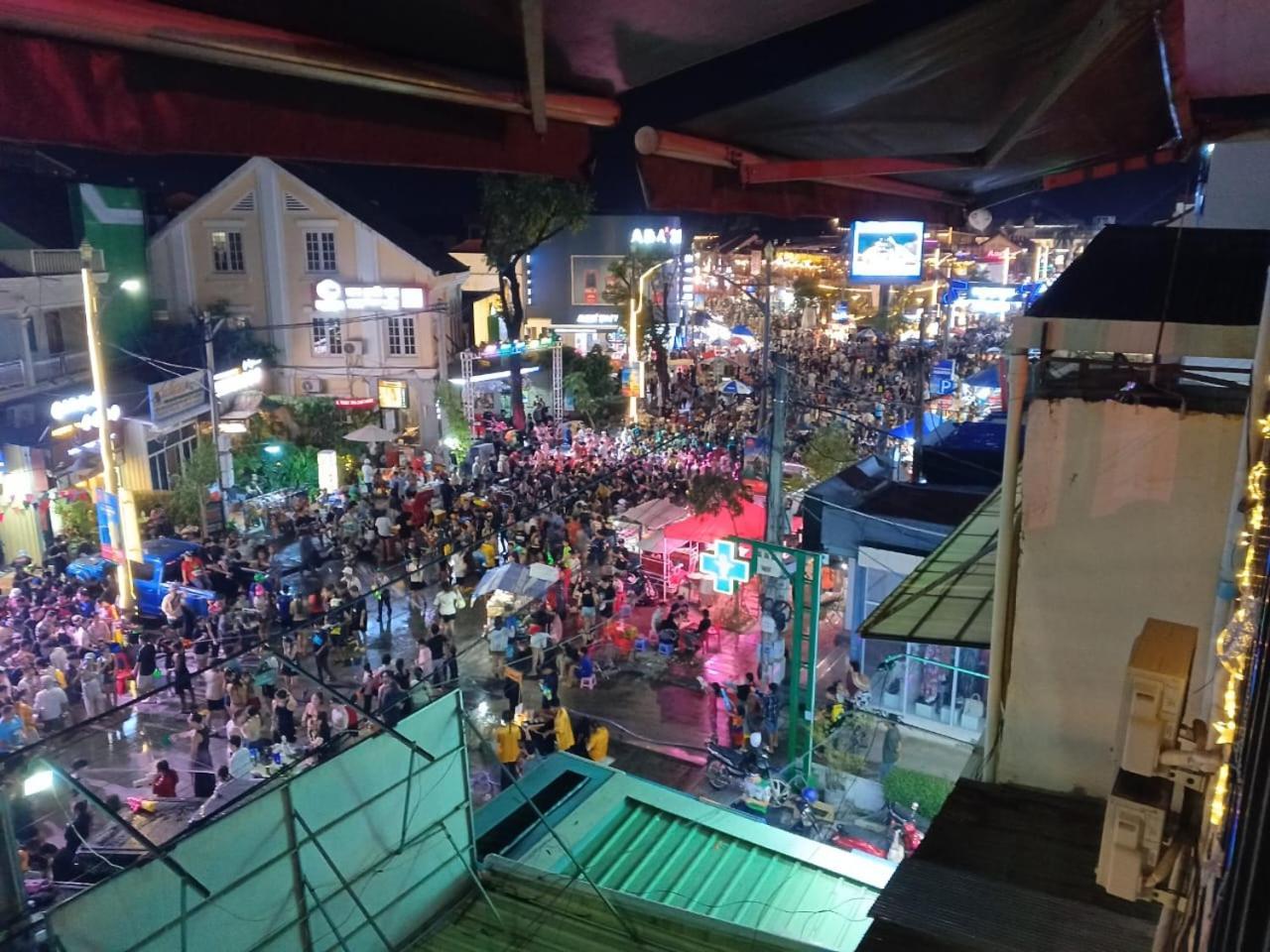 Gasthof Full Moon Sky Bar Party In Pub Street El Rincon Espanol *